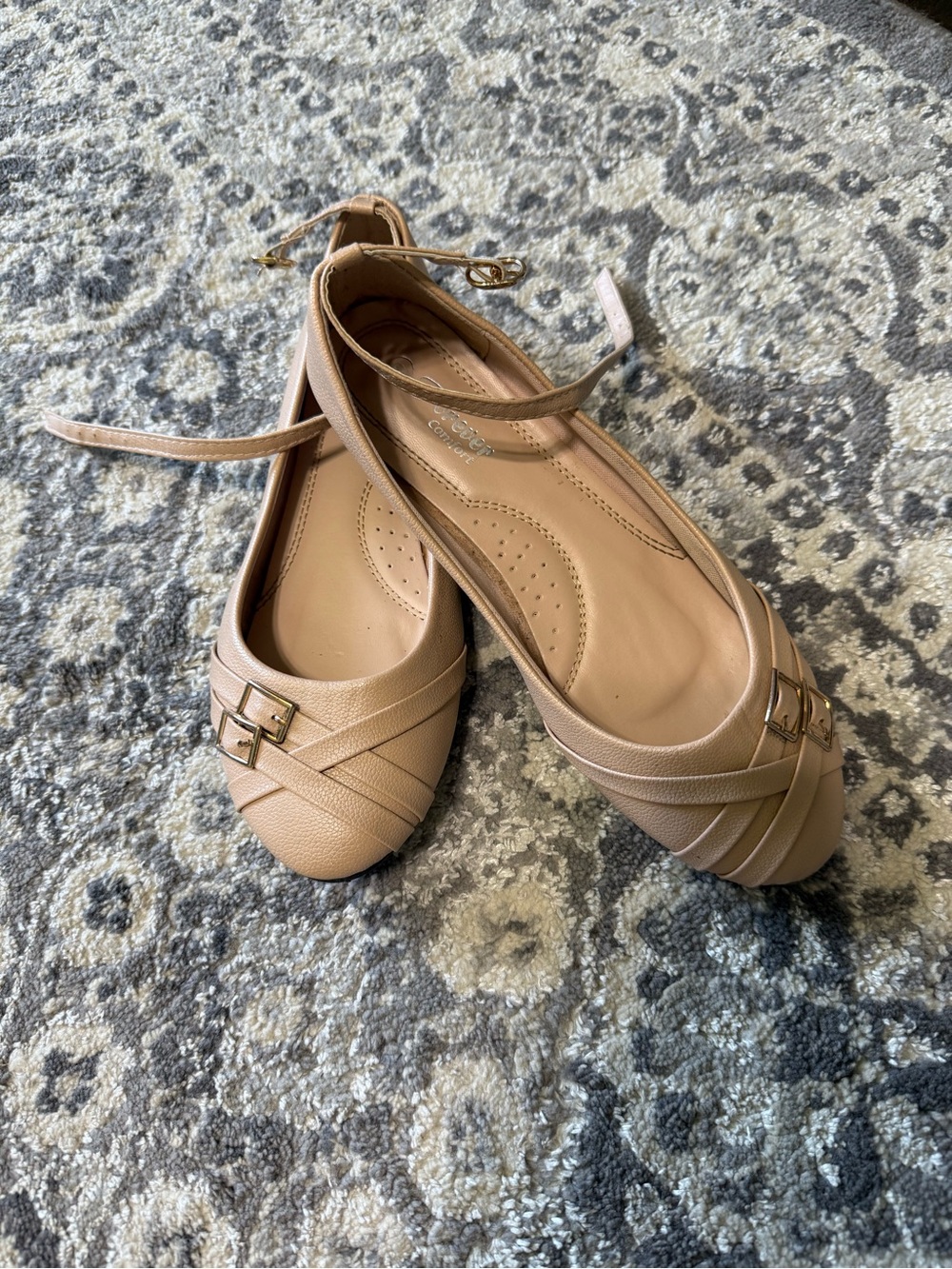 Women’s Ankle-Strap Ballet Flats in Nude